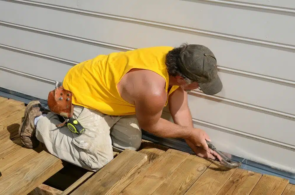 Instruction and aluminum siding removal tool on the house