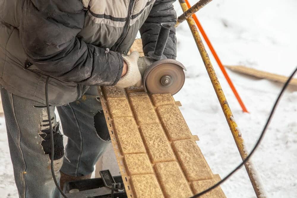 Best way to cut vinyl siding