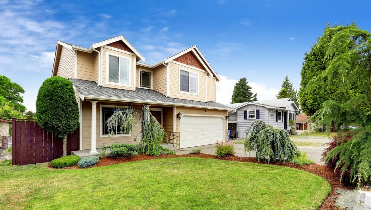 Siding contractors in Edmonton - working with siding planks, panels, shingles Siding contractors in Edmonton - working with siding planks, panels, shingles