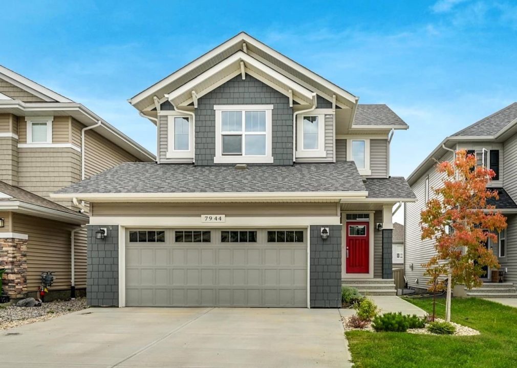 James Hardie Shingles Cedarmill Colourplus Statement collection in Aged Pewter Exterior home siding (vinyl, hardie, cedar) - installation cost in Edmonton