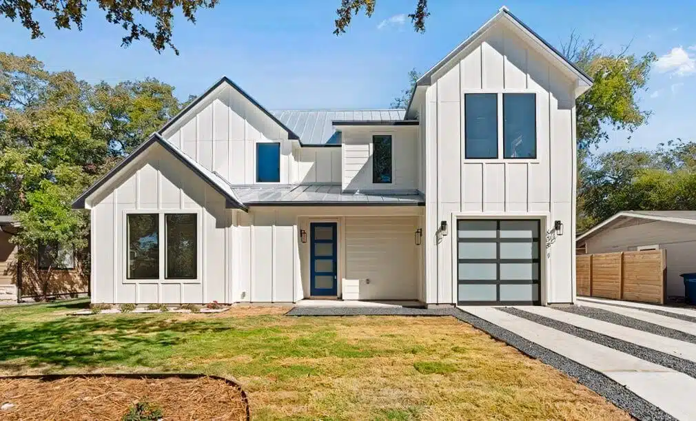 James Hardie Board and Batten in Arctic White Siding Company in Texas - Best Siding Company in the area. James Hardie, Cedar, Vinyl siding price