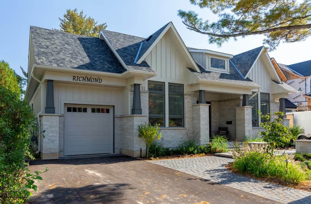 Siding Company in Kitchener - Best Siding Contractors in the area. James Hardie, Cedar, and Vinyl siding