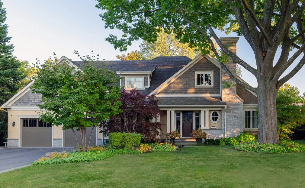 Stained cedar shingles Exterior home siding - installation and repair cost in Niagara