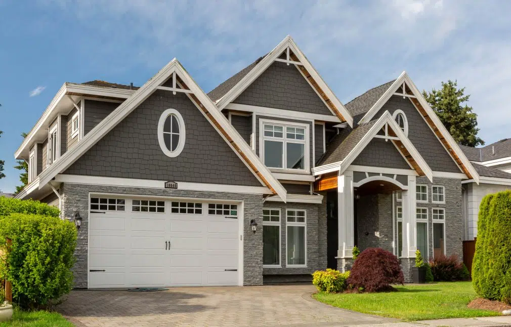 James Hardie Staggered Gray Slate Exterior home siding – installation, replacement and repair cost of James Hardie, cedar, vinyl siding in Chicago