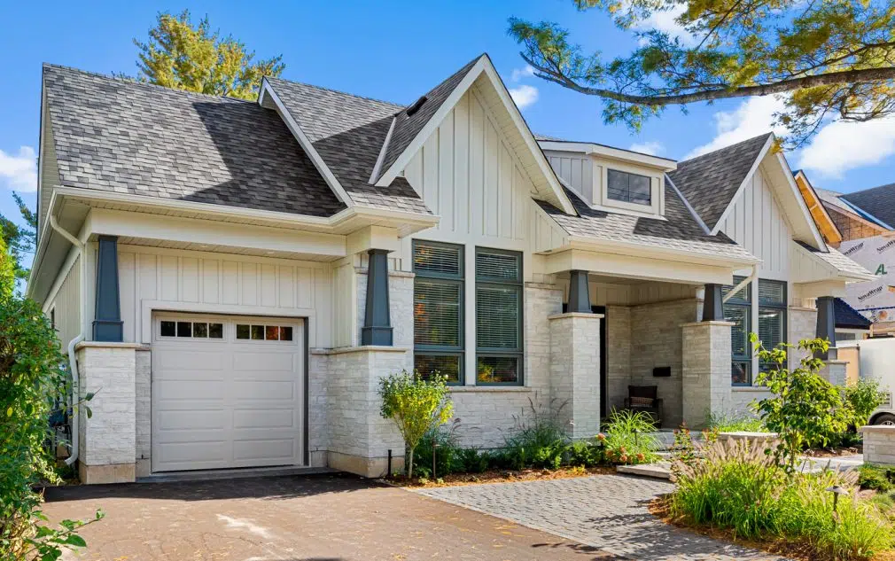 James Hardie Lap and Board&Batten siding in Arctic White Color Top siding installation company in Ottawa - lap, board and batten, vertical and horizonal siding installation