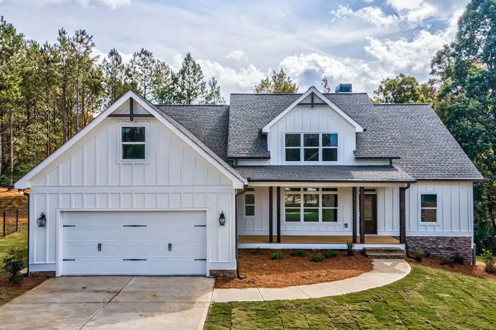 James Hardie Lap and Board&Batten siding in Arctic White Color Top siding installation company in Salt Lake City - lap, board and batten, vertical and horizontal siding installation