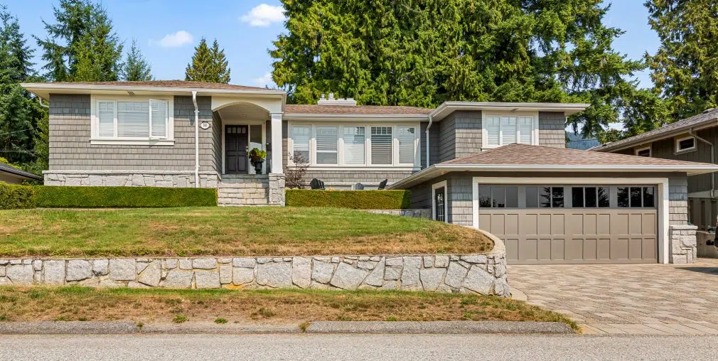 Custom stained shingle siding Exterior home siding - installation cost of James Hardie, cedar, vinyl siding in Regina