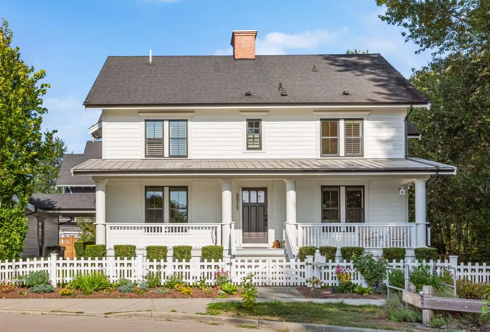 Siding contractors in Fairfield, CT - working with siding planks, panels, shingles Siding contractors in Fairfield, CT - working with siding planks, panels, shingles