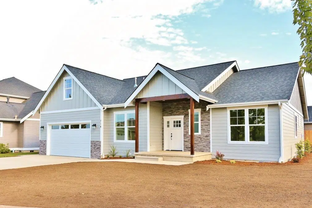 James Hardie Plank in Navajo Beige Siding contractors in Woodlands, TX - we work with siding planks, panels, shingles