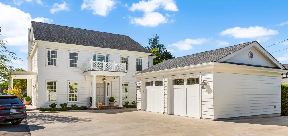 James Hardie® Plank Siding in Arctic White Siding contractors in Hartford, CT - working with siding planks, panels, shingles